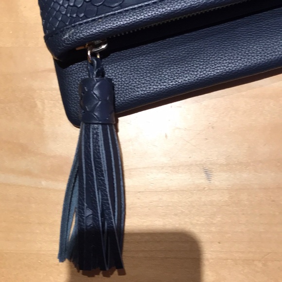 GiGi New York navy fold over clutch - New without tags - Picture 6 of 8